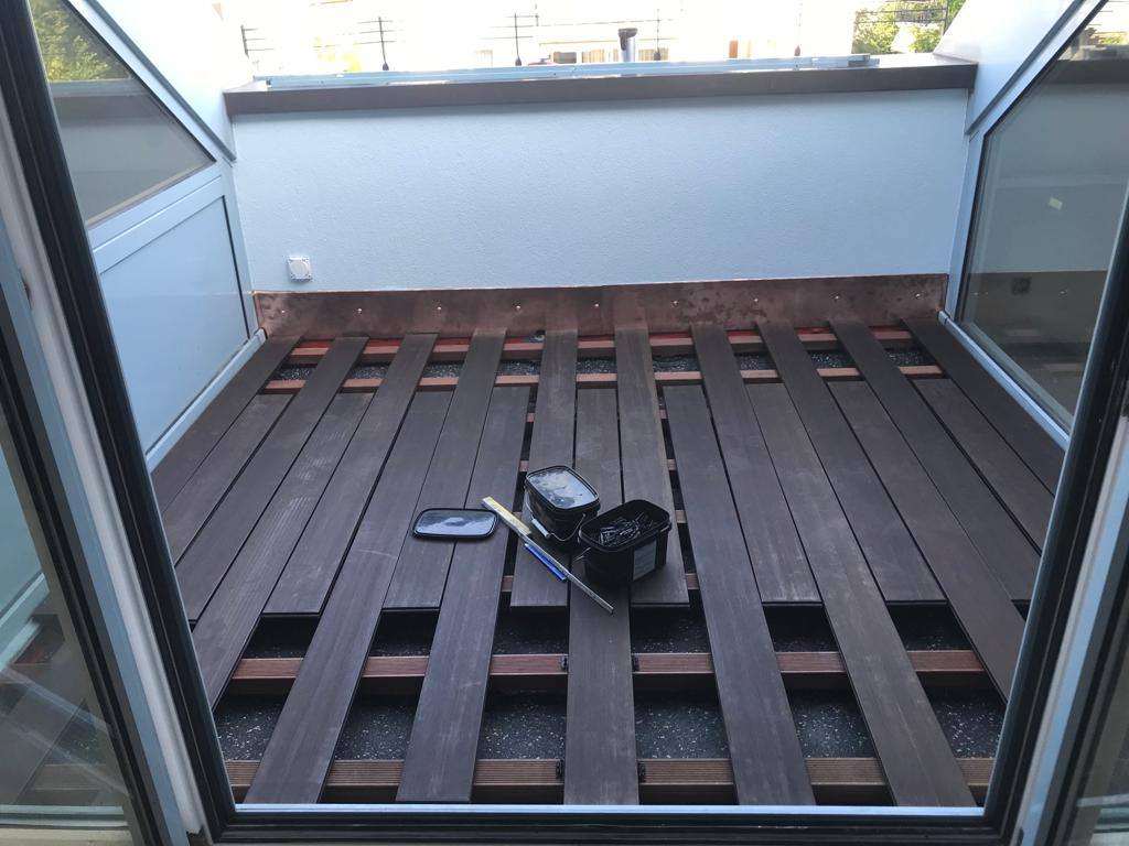 Balkon mit Holzrost