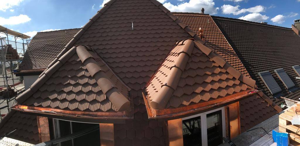 Walmdach mit Kupferanschlüssen